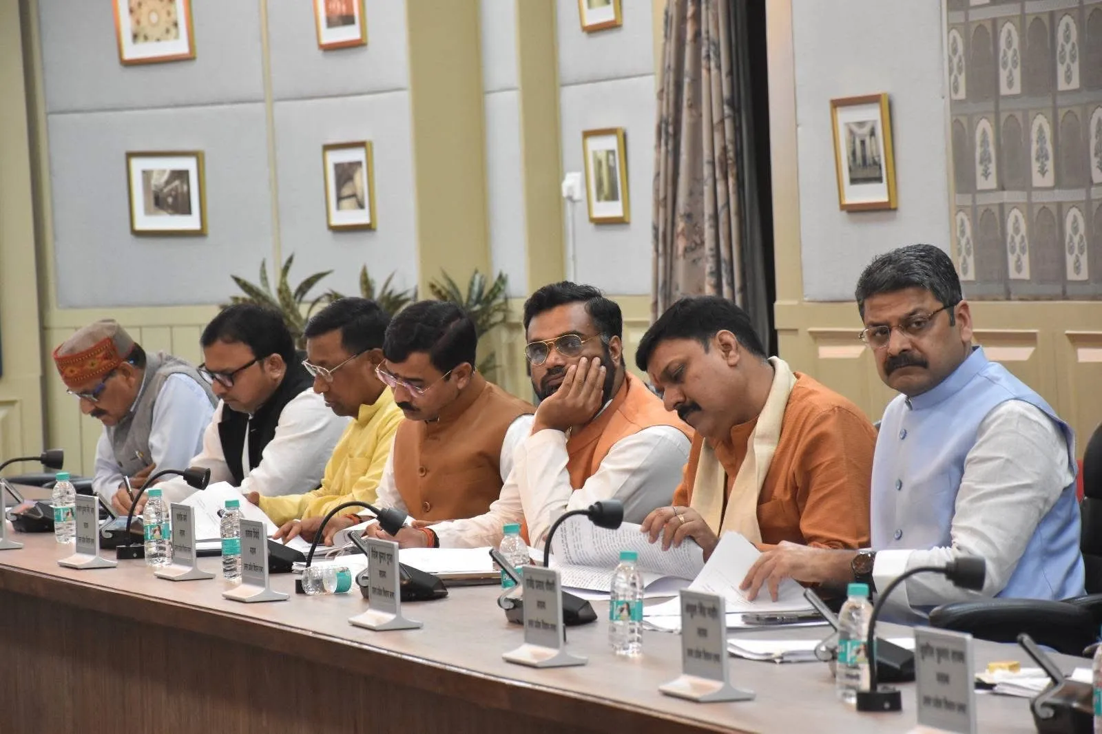 विधानसभा सचिवालय में संसदीय अनुश्रवण समिति की बैठक, विधायक रितेश गुप्ता ने उठाए अहम मुद्दे