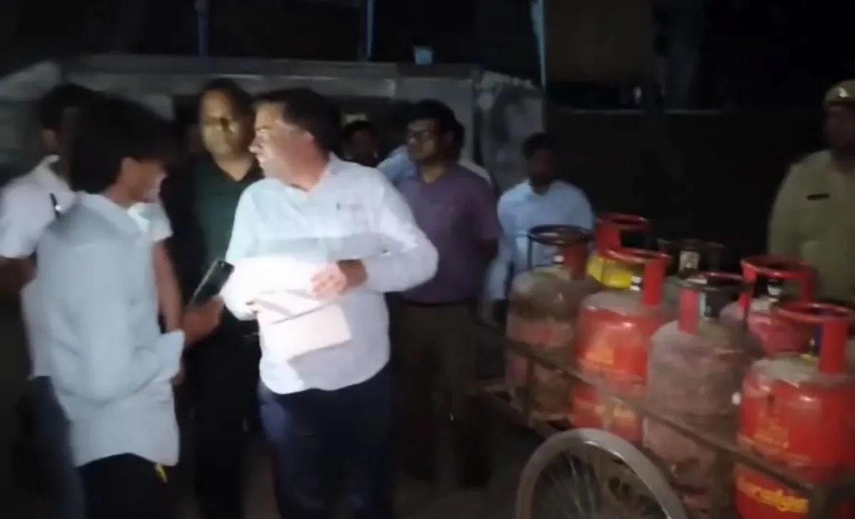 मुरादाबाद: गैस एजेंसी पर प्रशासन का 'सर्जिकल स्ट्राइक', अनियमितताओं पर भारत गैस का गोदाम सील
