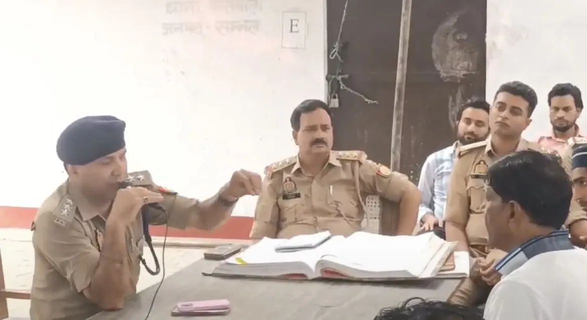 संभल में ईद बैठक के दौरान दिए बयान पर घिरे डीएसपी, एसपी ने मांगा स्पष्टीकरण