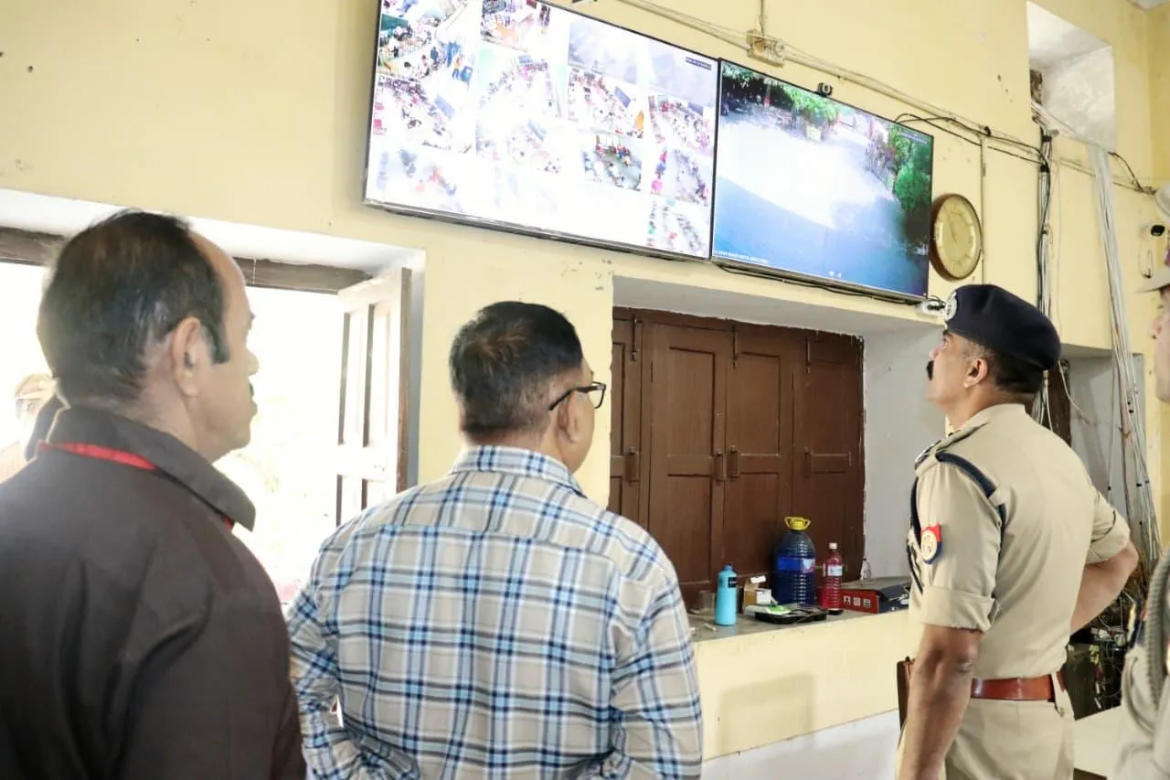 यूपी पुलिस दरोगा भर्ती परीक्षा आज, डीआईजी मुनिराज ने मुरादाबाद के परीक्षा केंद्र का किया निरीक्षण