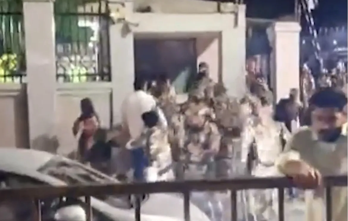 मुरादाबाद में गायक बादशाह के कार्यक्रम के दौरान हंगामा, विश्वविद्यालय के बाहर लाठीचार्ज के बाद भगदड़, वीडियो वायरल 