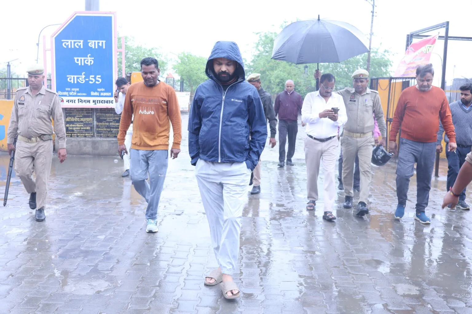 तेज बारिश के बीच सड़कों पर उतरे नगर आयुक्त दिव्यांशु पटेल, ईद और नवरात्रि की तैयारियों का किया औचक निरीक्षण