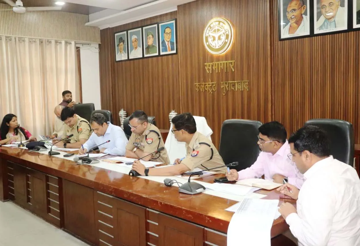 मुरादाबाद: कलेक्ट्रेट सभागार में सड़क सुरक्षा समिति की समीक्षा बैठक, डीएम और एसएसपी ने दिए सख्त निर्देश