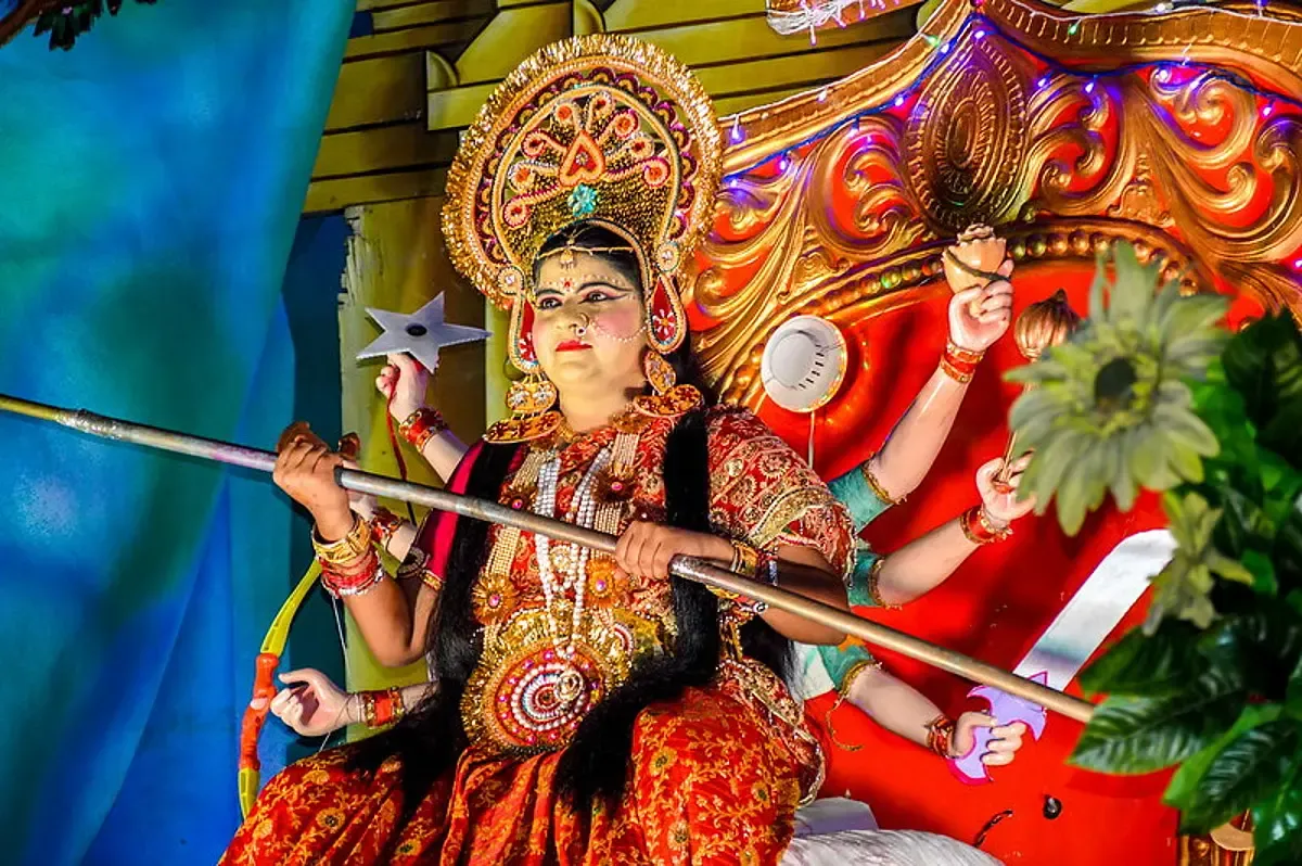 नवरात्रि के 9 दिनों में क्यों बढ़ती है रहस्यमयी शक्तियां, कौन होता है निशाने पर और कैसे करें खुद की सुरक्षा पूरी सच्चाई जानिए