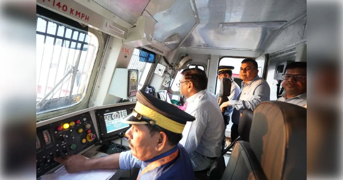 रेल सुरक्षा में बड़ी छलांग: प्रयागराज-कानपुर रेल मार्ग पर 'सुरक्षा कवच' तैनात