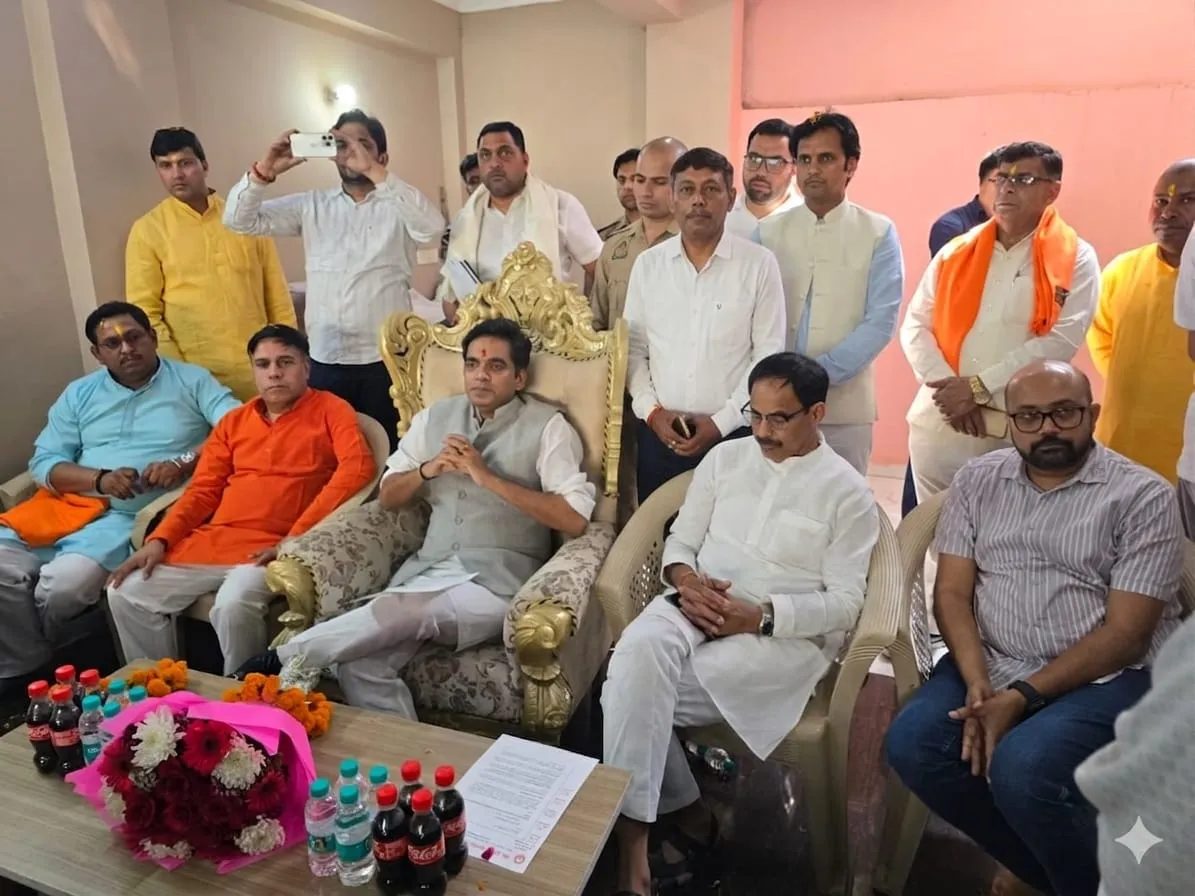 नोएडा सेक्टर-63ए में विधायक ने सेक्टरवासियों की सुनीं समस्याएं