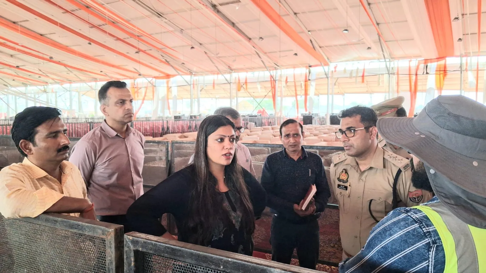  नोएडा इंटरनेशनल एयरपोर्ट के प्रस्तावित लोकार्पण व रैली स्थल का डीएम ने किया निरीक्षण