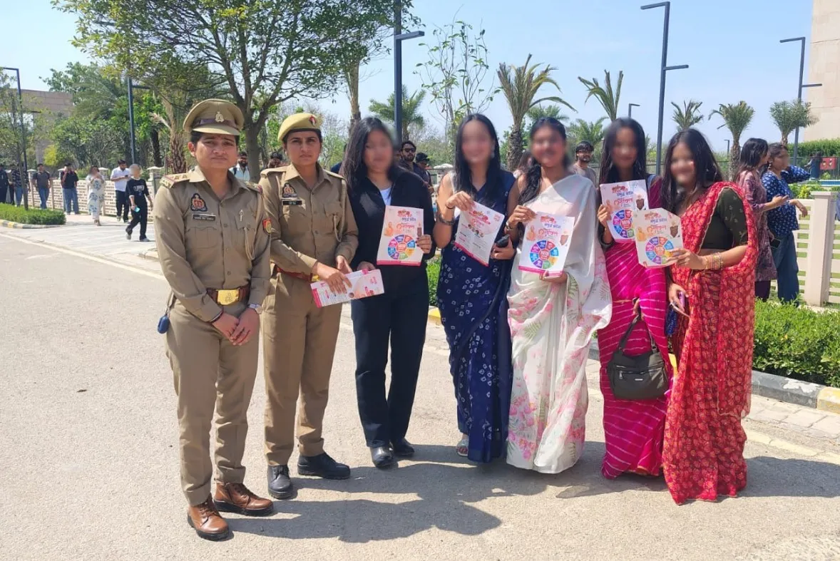 नोएडा में मिशन शक्ति फेस-5.0 अभियान में महिलाओं को किया जागरूक