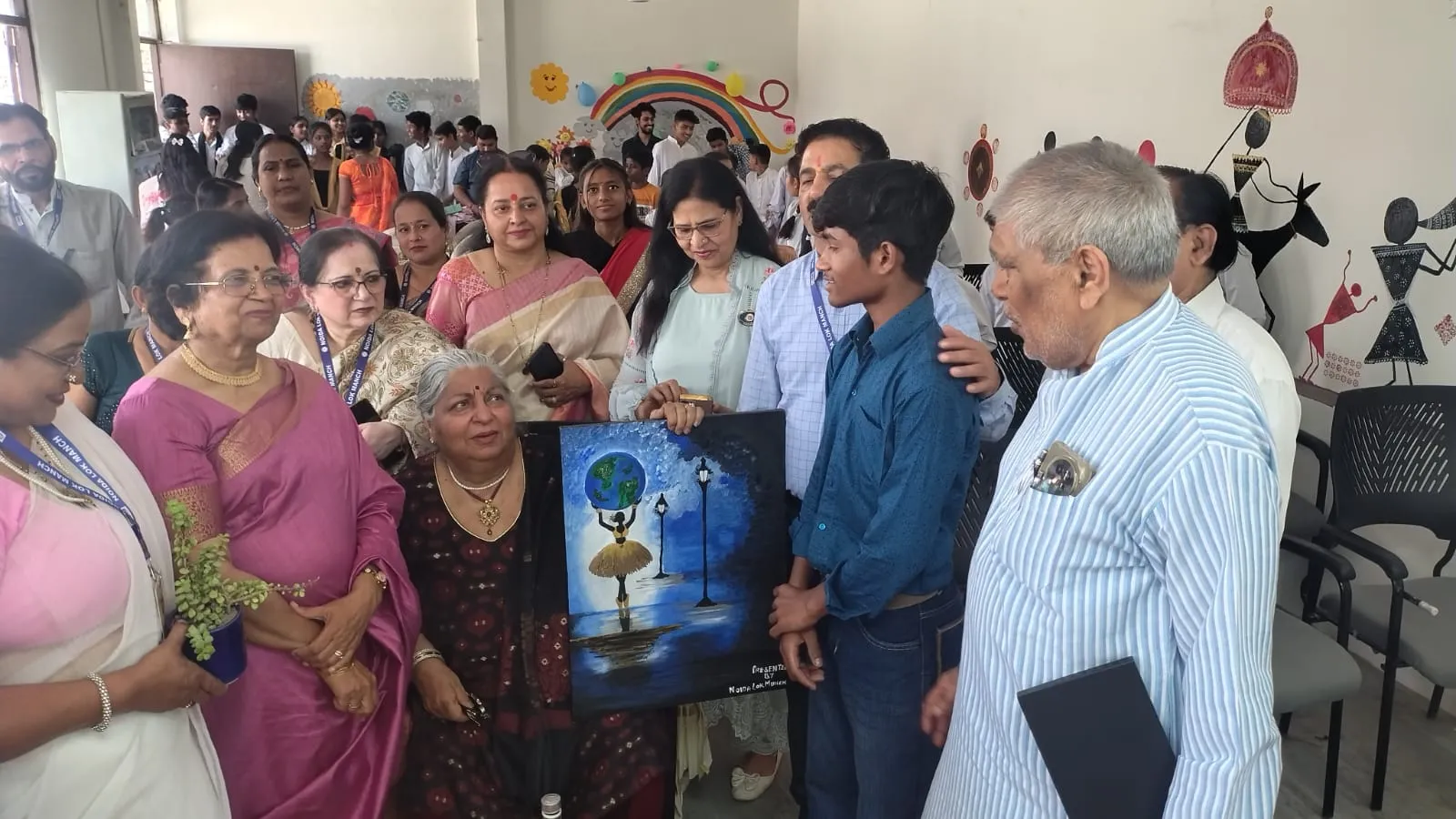 नोएडा लोक मंच ने एसएल फाउंडेशन के चेयरपर्सन का संस्कार अध्ययन केंद्र में किया स्वागत