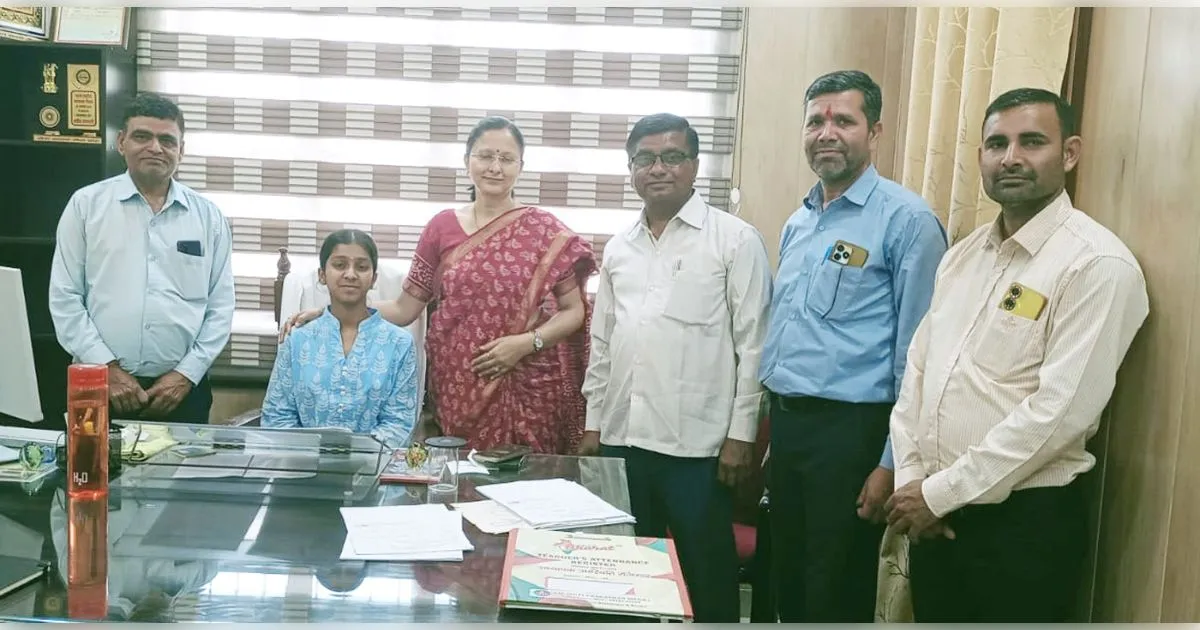 शामली: शामली में 11वीं की छात्रा एकता जांगिड़ बनीं एक दिन की 'जिला विद्यालय निरीक्षक' 