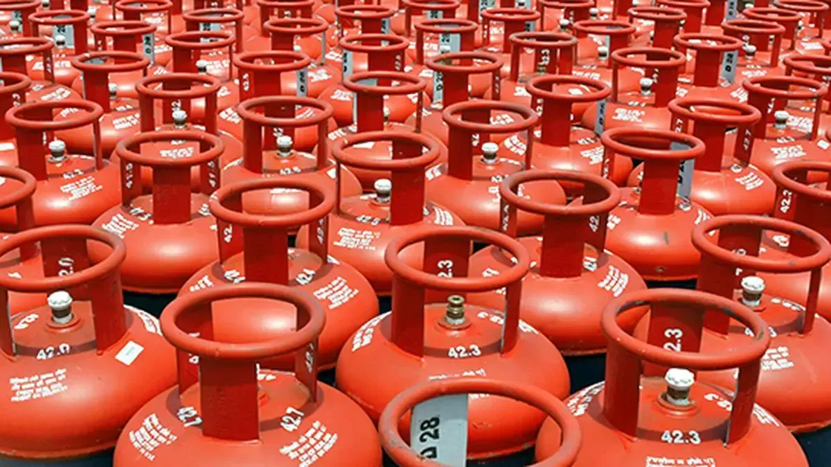 घरेलू गैस सिलेंडर हुआ महंगा, दिल्ली में अब ₹913 में मिलेगा LPG, 7 मार्च से लागू हुए नए रेट
