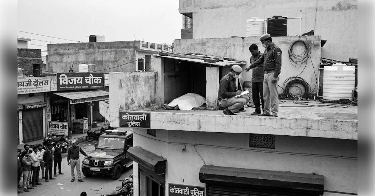 शामली: बिल्डिंग की छत पर अज्ञात व्यक्ति का शव मिलने से फैली सनसनी 