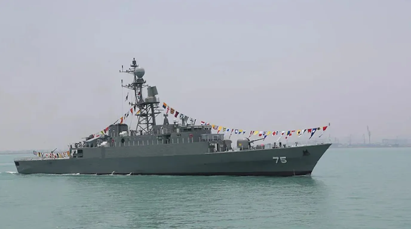 हिंद महासागर में बड़ा सैन्य हमला अमेरिकी पनडुब्बी के हमले से डूबा ईरान का युद्धपोत, 80 लोगों की मौत कई लापता दुनिया भर में बढ़ा तनाव