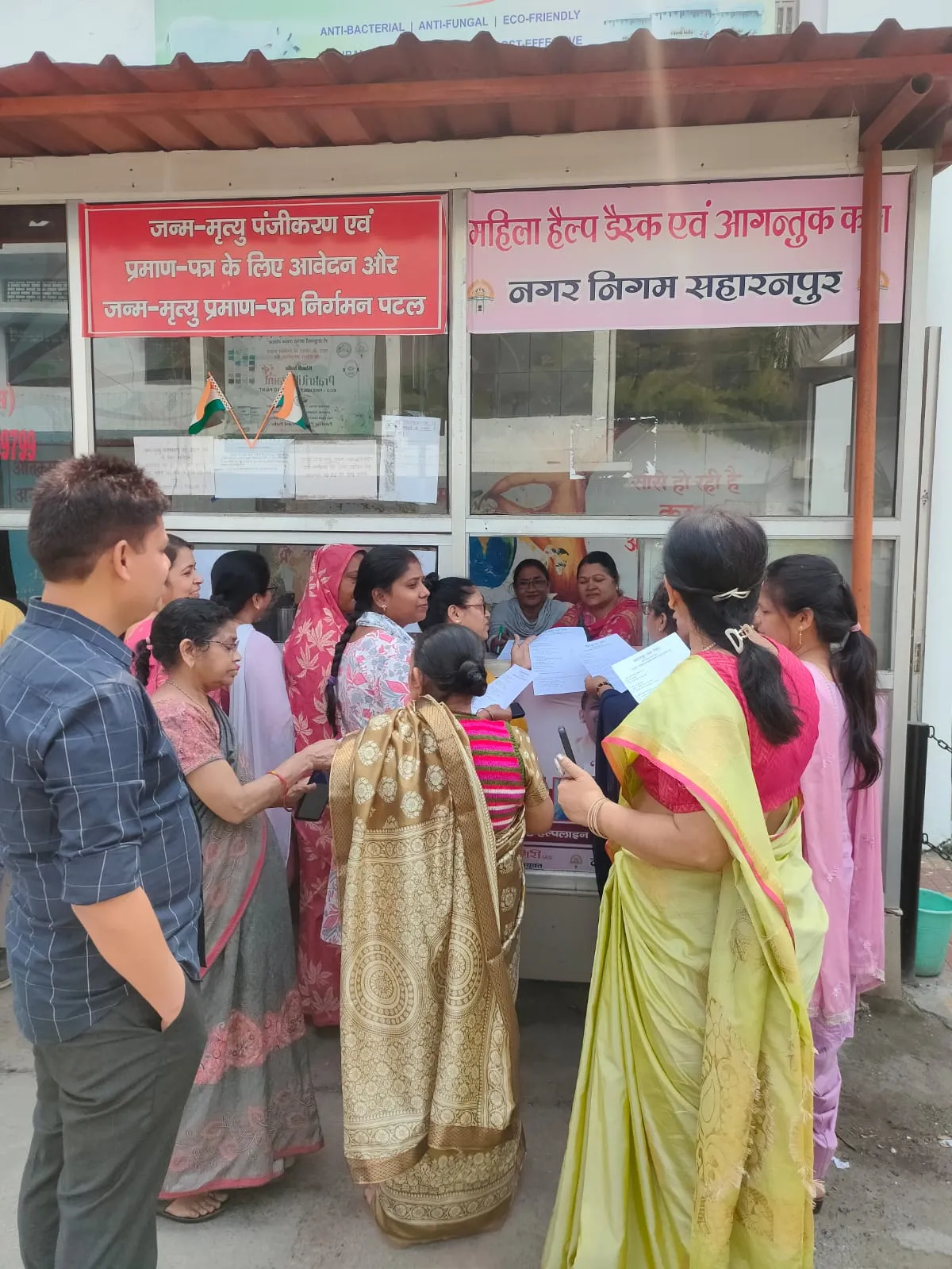 मिशन शक्ति के तहत महिला हेल्प डेस्क पर समस्याओं का समाधान, सहारनपुर नगर निगम की पहल