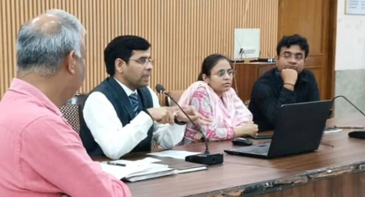 मुजफ्फरनगर: जनगणना 2027 की तैयारियां तेज; एडीएम ने दिए सख्त निर्देश—'राष्ट्रीय कार्य में लापरवाही पर होगी सीधी कार्रवाई'