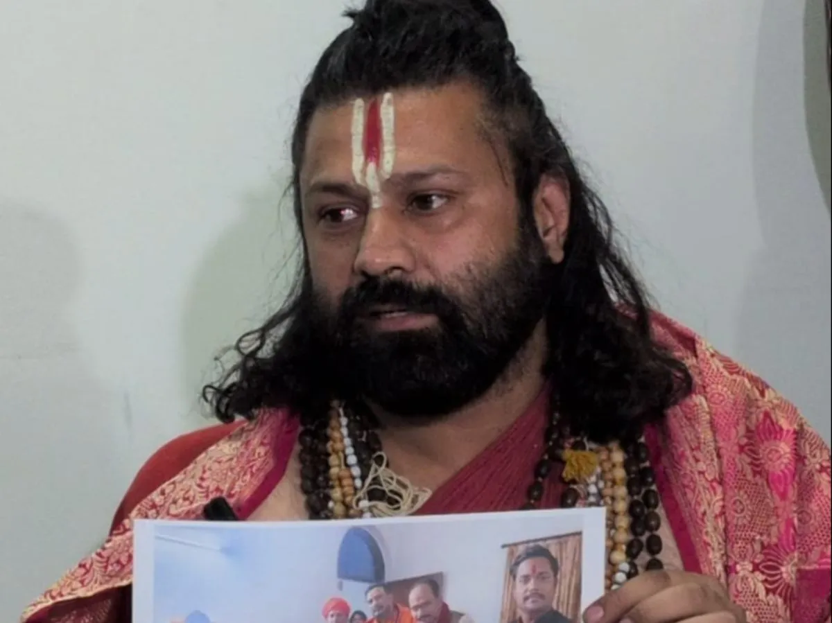 शंकराचार्य अविमुक्तेश्वरानंद के खिलाफ आशुतोष महाराज ने खोला मोर्चा, 'गुप्त पत्नी' और संपत्तियों की जांच की उठाई मांग