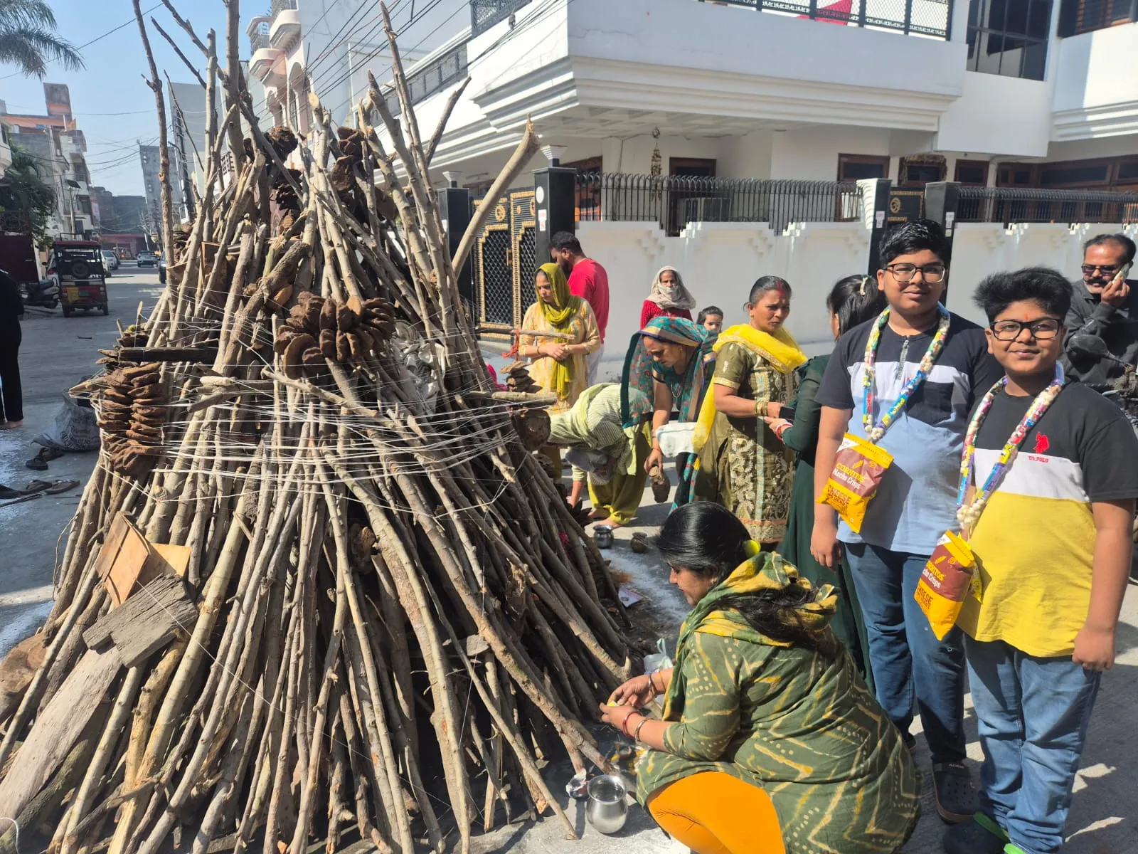 होली पर आस्था की ज्योति: मुजफ्फरनगर में महिलाओं ने किया होलिका पूजन