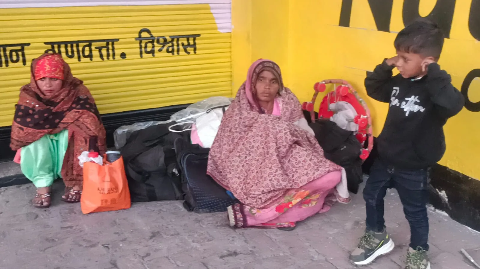 शामली: मेरठ-करनाल हाईवे पर डिवाइडर के पत्थर से टकराकर कार पलटी, 12 घायल