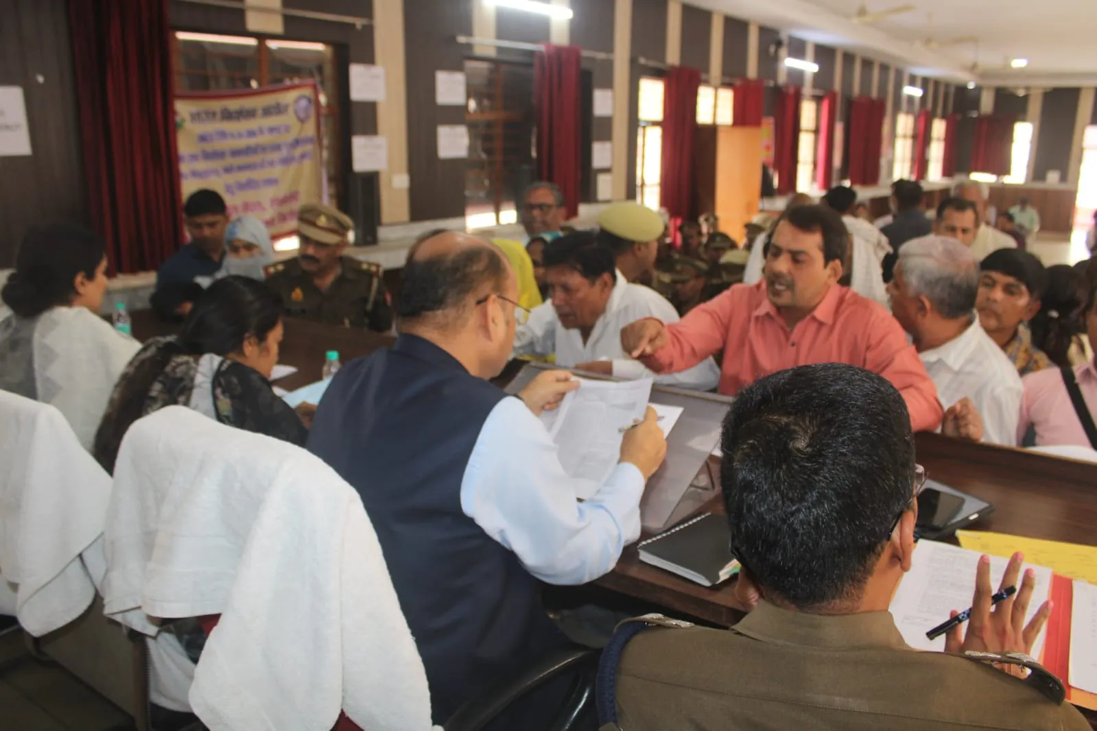 मेरठ: जिलाधिकारी ने तहसील सदर में सुनीं जनसमस्याएं, मौके पर ही 07 शिकायतों का हुआ निस्तारण