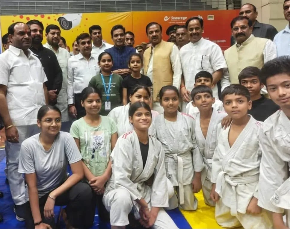 नोएडा में युवाओं को प्रोत्साहित करने के लिए सांसद-विधायक खेल महोत्सव  