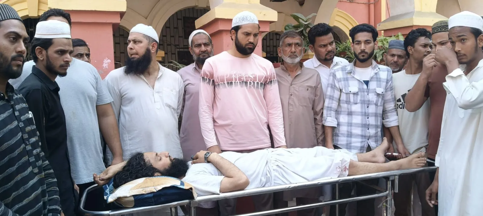 मुजफ्फरनगर: नमाज पढ़ाकर लौट रहे इमाम पर जानलेवा हमला; सीसीटीवी में कैद हुई वारदात, इलाके में तनाव