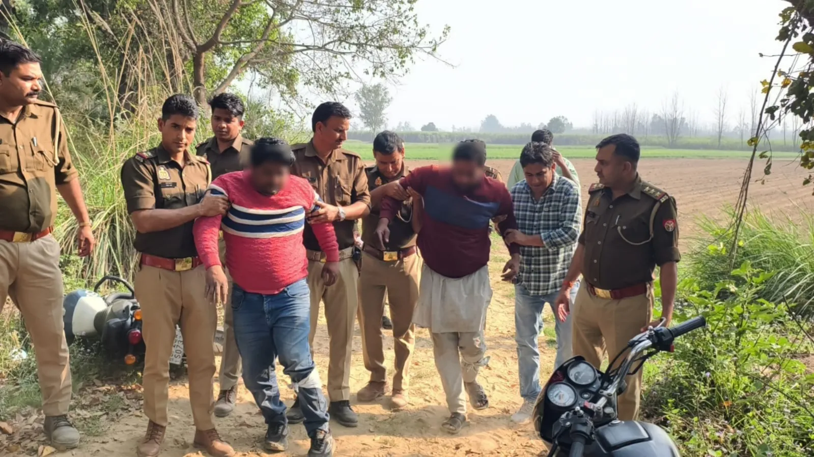 मीरापुर पुलिस की मुठभेड़ में दो अंतरजनपदीय टप्पेबाज घायल गिरफ्तार, लूटे गए कुण्डल व अवैध हथियार बरामद