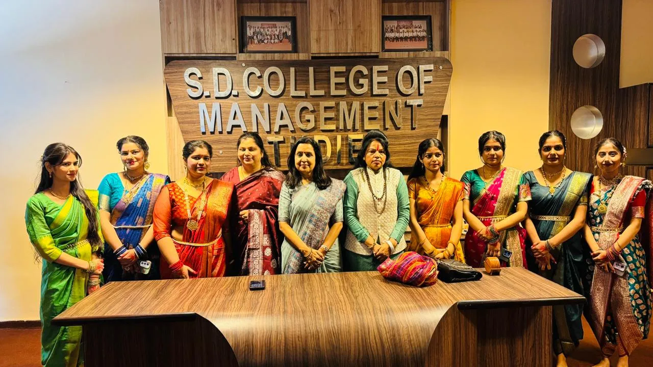 महिलाएं हर क्षेत्र में लहरा रही हैं प्रतिभा का परचम: मीनाक्षी स्वरूप