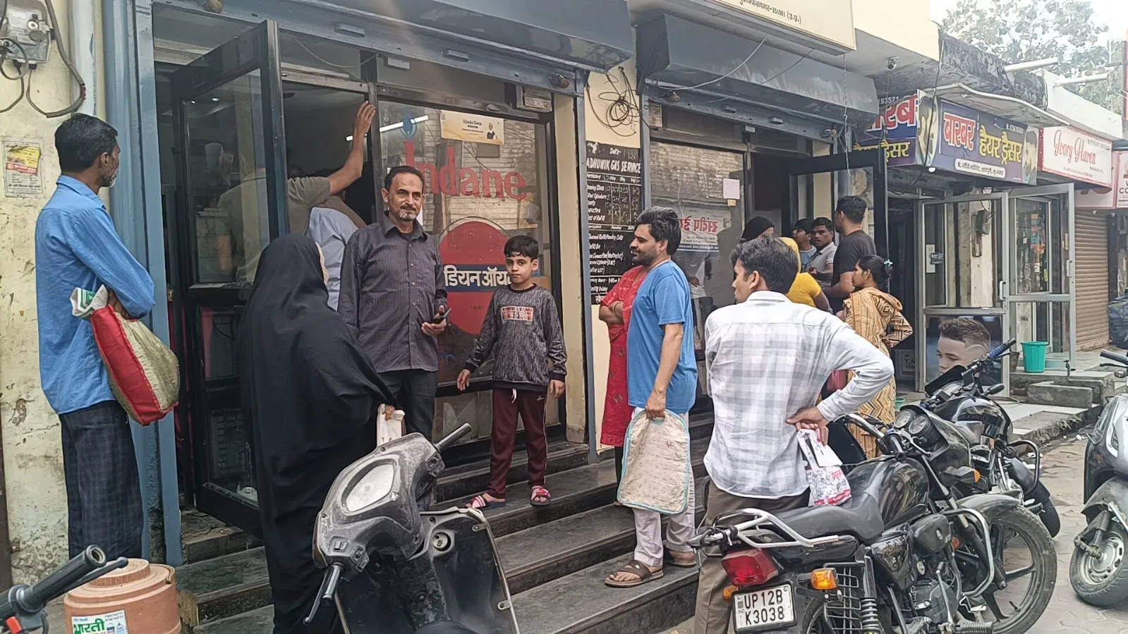 मुजफ्फरनगर: ईरान-इजराइल युद्ध की तपिश रसोई तक, अब 25 दिन में मिलेगा केवल एक सिलेंडर; कमर्शियल सप्लाई पर भी लगाम