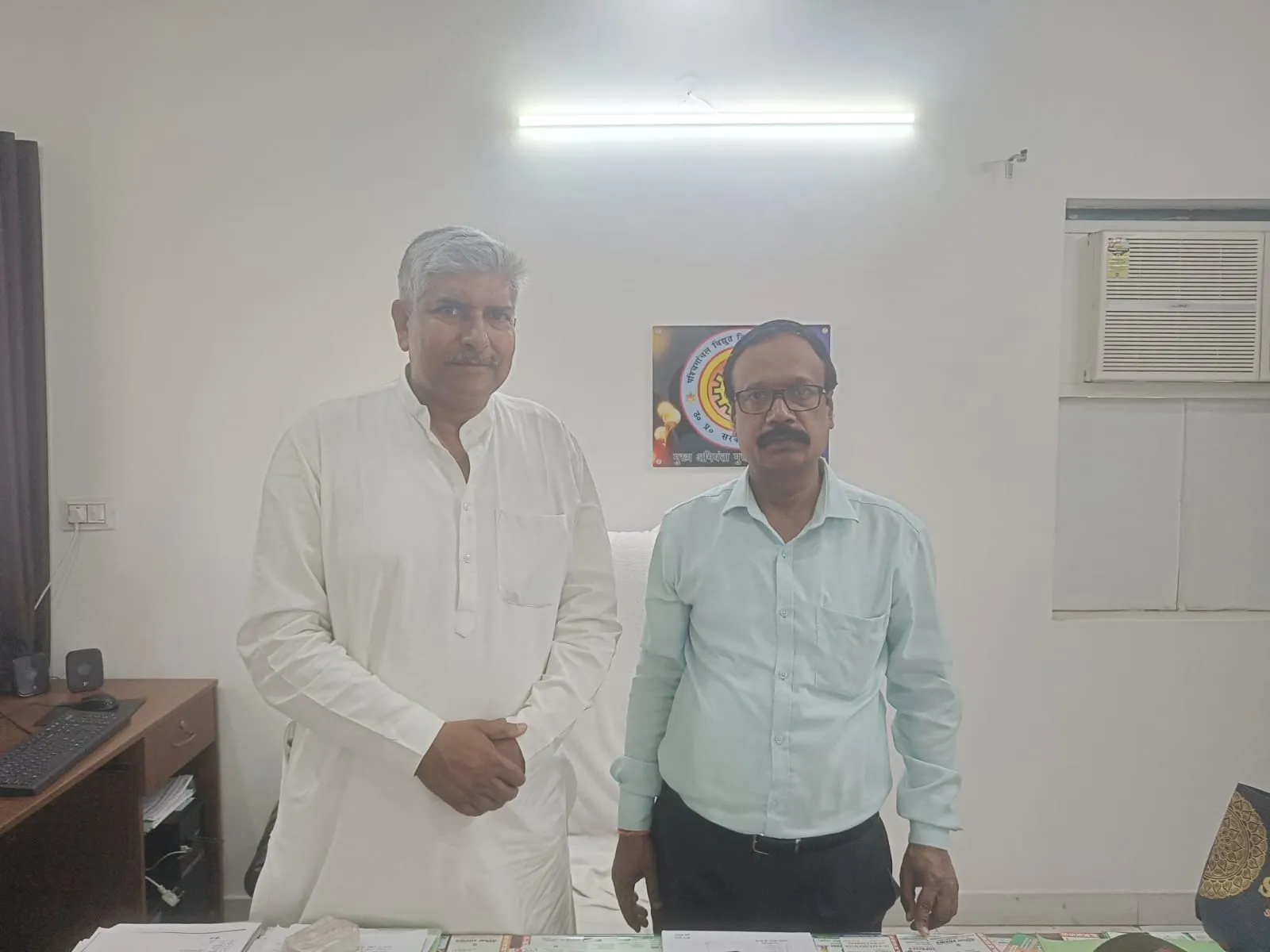 मुजफ्फरनगर: जर्जर बिजली खंभों से मिलेगी निजात, किसान चिंतक कमल मित्तल की मांग पर मुख्य अभियंता ने दिया आश्वासन