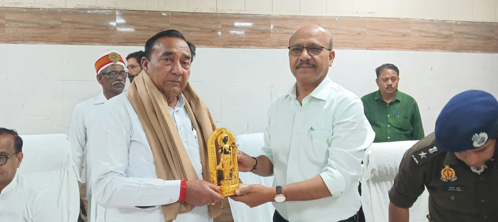 सरकारी आश्वासन संबंधी समिति की बैठक में लंबित मामलों की समीक्षा, सभापति राजपाल बालियान ने अधिकारियों को दिए निर्देश