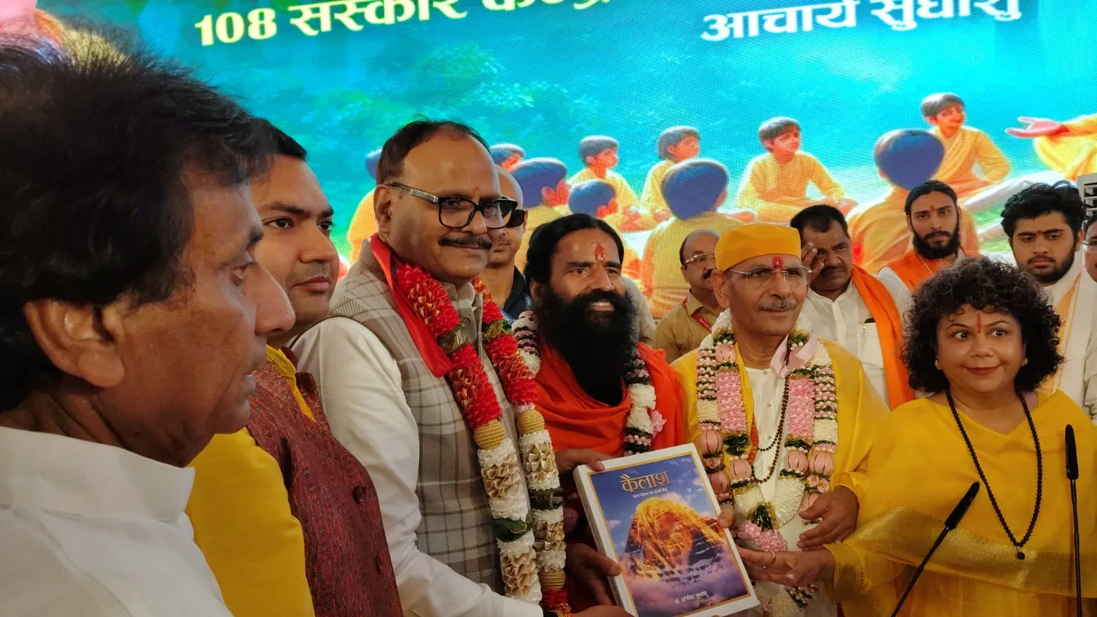 मेरठ: सनातन संस्कृति महोत्सव में उमड़ा आस्था का सैलाब, डिप्टी सीएम और बाबा रामदेव ने की शिरकत