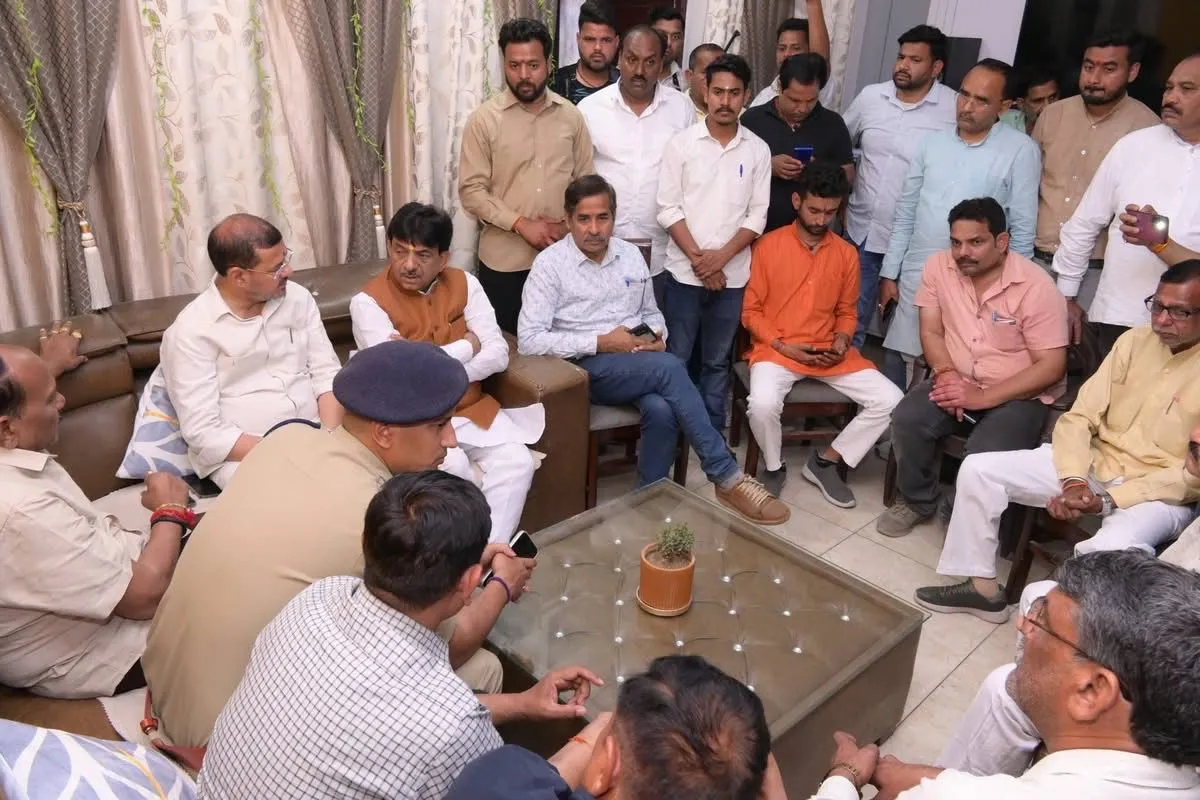 बिजनौर: आरएसएस जिला कार्यवाह के घर पर हमला, मंत्री कपिल देव सख्त, दोषियों के खिलाफ दिए कठोर कार्रवाई के निर्देश