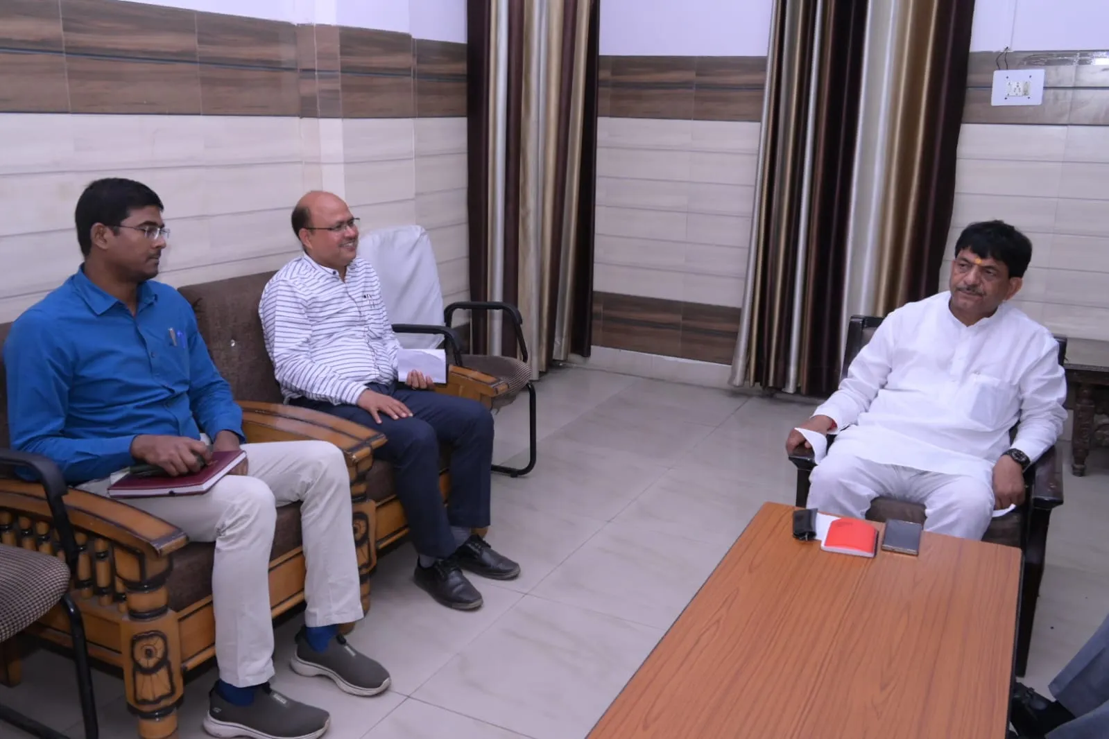 मुज़फ्फरनगर में गैस आपूर्ति की समस्या पर मंत्री कपिल देव ने अधिकारियों को तलब कर की समीक्षा बैठक