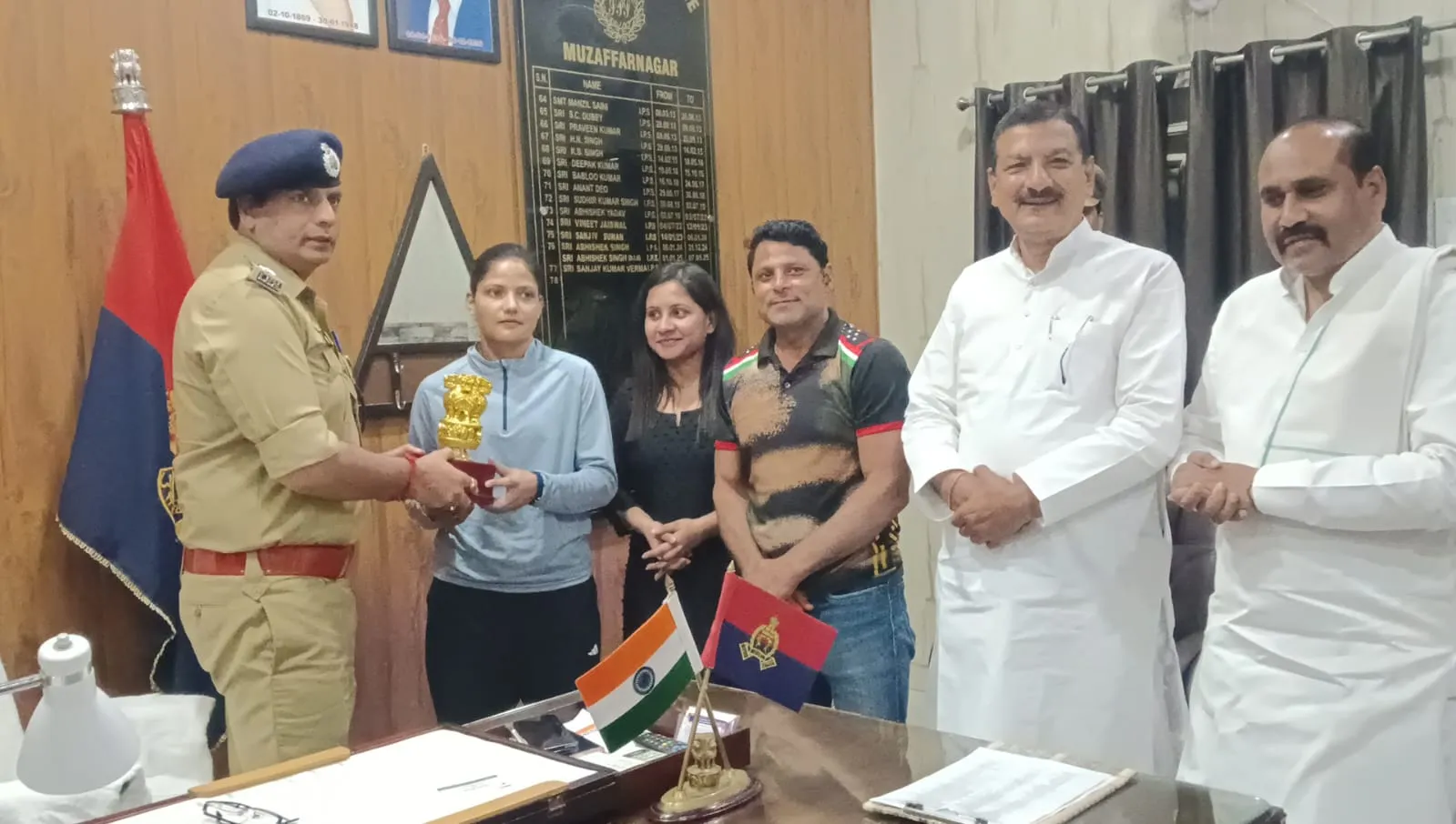 मुजफ्फरनगर: विश्व विजेता भारतीय महिला कबड्डी टीम की सदस्य अन्नू का जोरदार स्वागत, एसएसपी ने किया सम्मानित