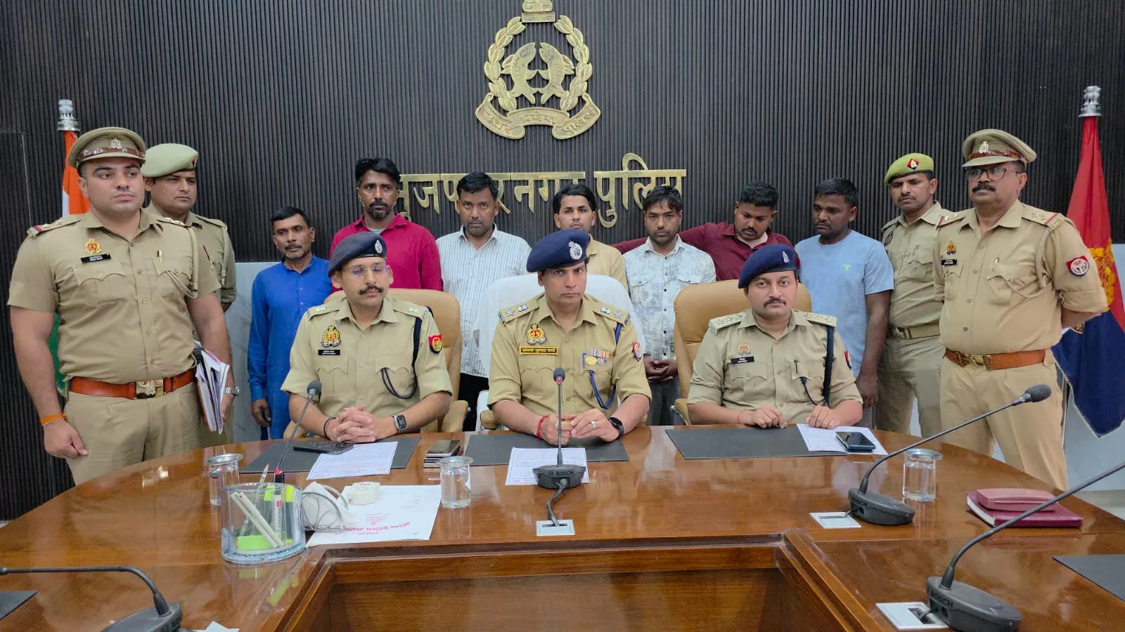 मुजफ्फरनगर: गौशाला के नाम पर जमीन का झांसा देकर लाखों की ठगी करने वाले गिरोह का भंडाफोड़, सात शातिर गिरफ्तार