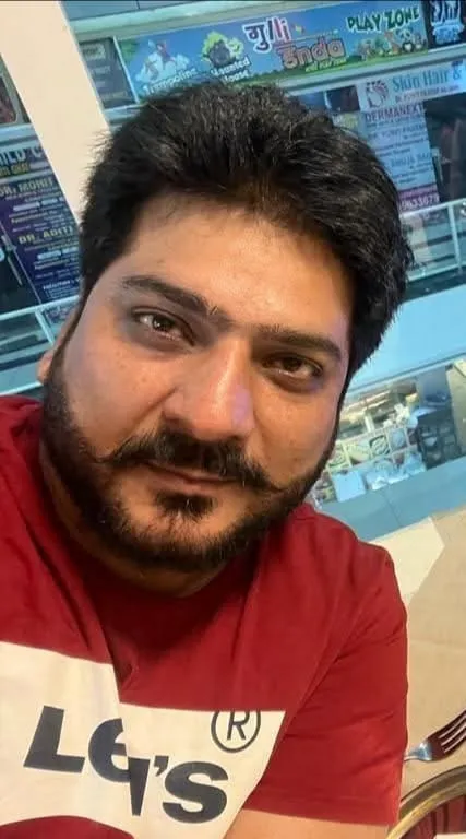 गाजियाबाद: महागुनपुरम सोसाइटी में 'डबल मिस्ट्री', 13वीं मंजिल से गिरकर बेटे की मौत, फ्लैट में मिला मां का दो दिन पुराना शव