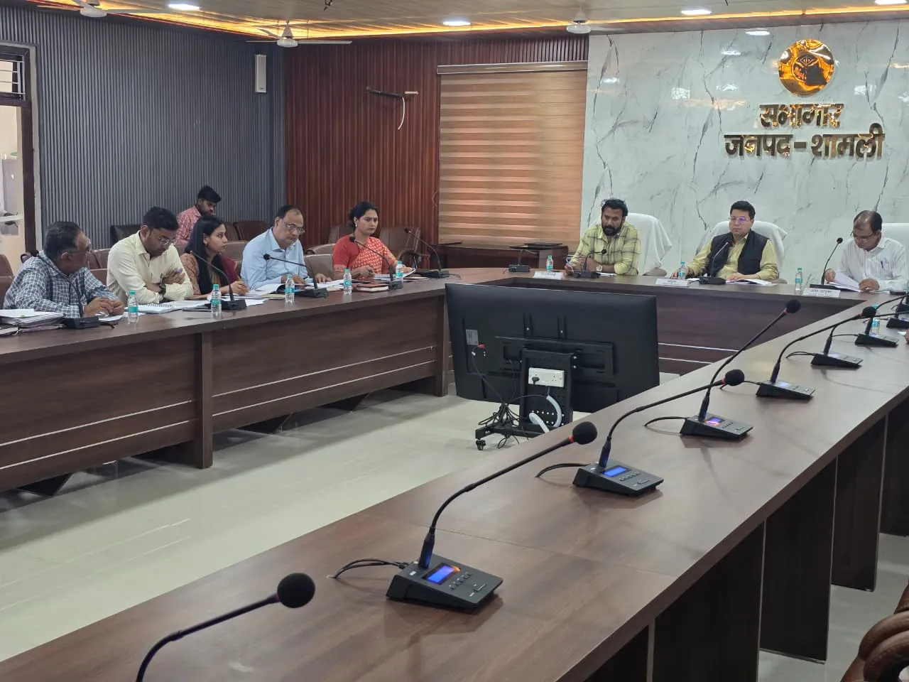 शामली: ईपी रेशियो में सुधार और घर-घर सर्वे के निर्देश; रोल प्रेक्षक डॉ. रूपेश कुमार ने की चुनाव तैयारियों की समीक्षा