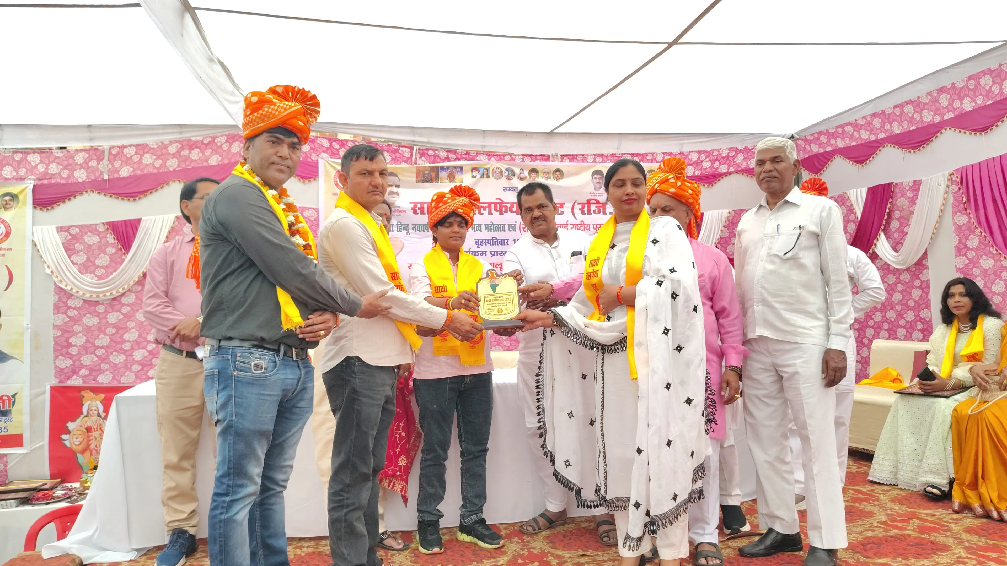 हिंदू नववर्ष पर सेवा का अनूठा संगम: वृद्धाश्रम और अनाथालय में गूंजी खुशियां