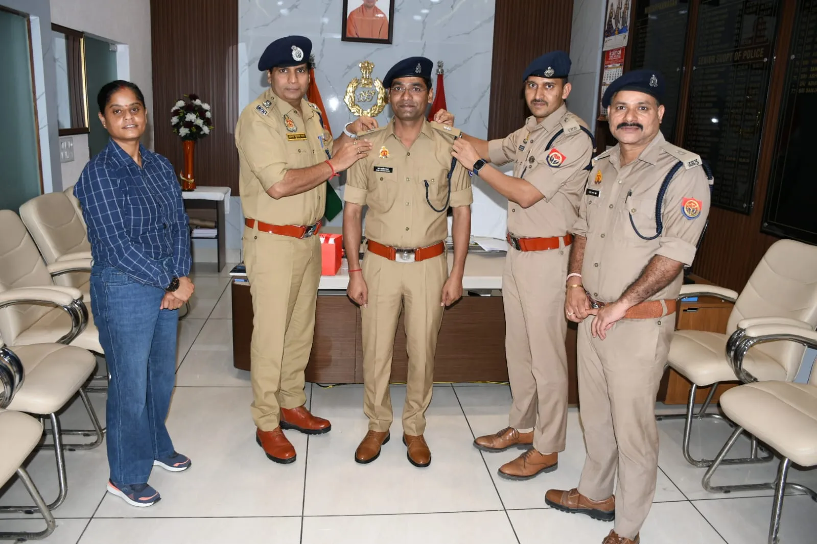 मुजफ्फरनगर: रामआशीष यादव बने अपर पुलिस अधीक्षक, अधिकारियों ने अशोक स्तम्भ लगाकर किया सम्मानित