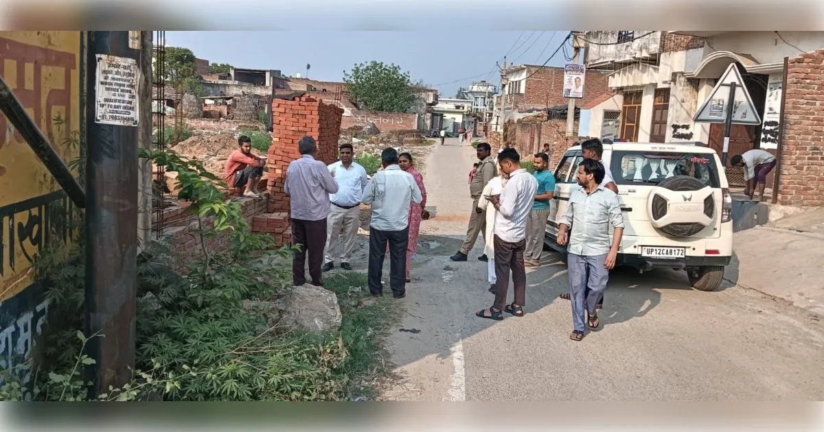 मुजफ्फरनगर: पुलिसकर्मी की सरकारी भूमि पर अवैध कब्जे की कोशिश नाकाम,तहसीलदार ने मौके पर जाकर रुकवाया निर्माण कार्य