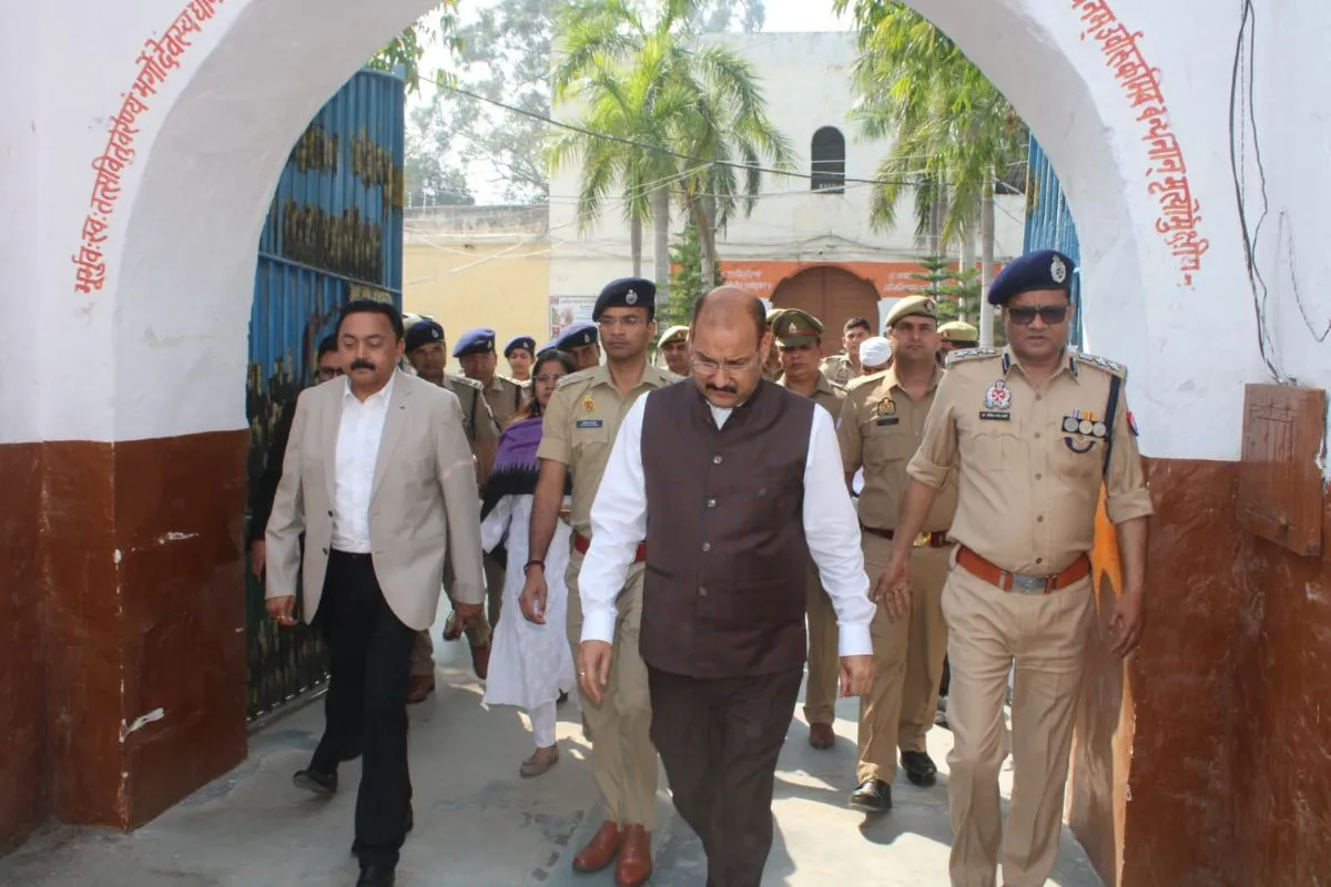 मेरठ में जिला न्यायाधीश, डीएम और एसएसपी ने जिला कारागार व नारी निकेतन का किया औचक निरीक्षण, दिए आवश्यक निर्देश