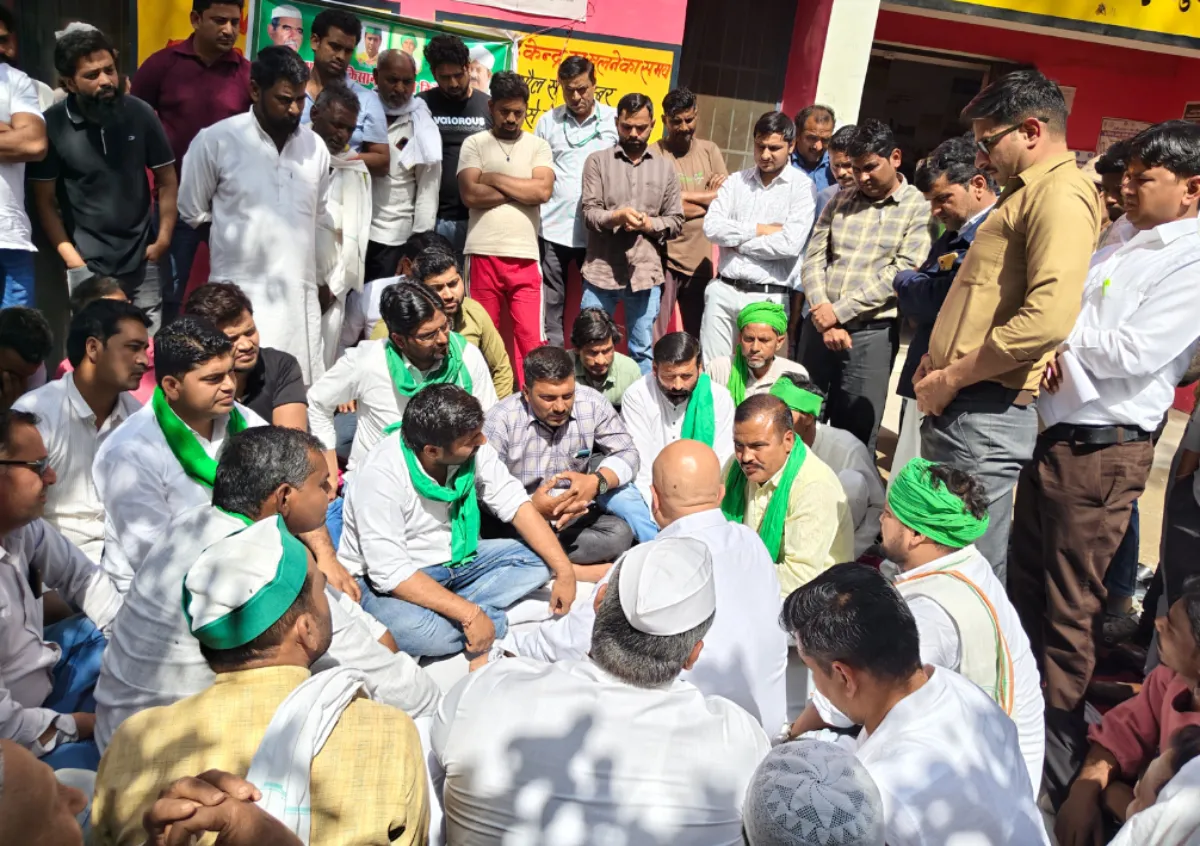 मुजफ्फरनगर: बिजली विभाग पर महिला किसान से 'ठगी' का आरोप; भाकियू (अराजनैतिक) ने घेरा कलेक्ट्रेट, दी आंदोलन की चेतावनी