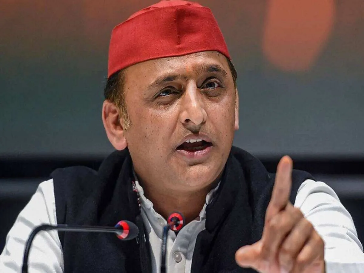 शिक्षक दिवस पर अखिलेश का योगी सरकार पर बड़ा हमला: बोले- 'बंद स्कूल खुलेगा, तो PDA पढ़ेगा' 