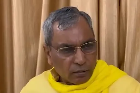 राजभर का अखिलेश पर हमला, बोले 'नेताजी और शिवपाल जी ने साइकिल चलाकर पार्टी बनाई, और अखिलेश जी अब एसी में बैठकर 'तिलचट्टों' के सहारे सरकार बनाने का सपना देख रहे