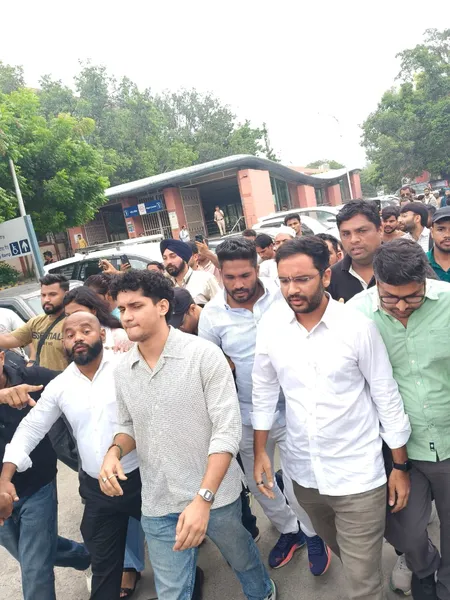CJP का पार्लियामेंट स्ट्रीट थाने पर प्रदर्शन: सौरव दास का दिल्ली पुलिस पर तीखा हमला, पूछा— 2800 अपराधियों पर क्यों नहीं हुई कार्रवाई?