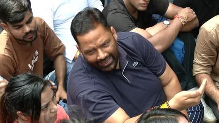 पार्लियामेंट स्ट्रीट थाने पर CJP का प्रदर्शन तेज: पूर्णिया से सांसद पप्पू यादव भी पहुंचे, पुलिस और प्रशासन के खिलाफ नारेबाजी