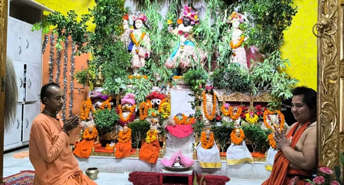 मुजफ्फरनगर: शुकतीर्थ के गौड़ीय मठ में जन्माष्टमी की धूम, हरिनाम संकीर्तन पर थिरके श्रद्धालु, हुआ 16 प्रहर का अखंड संकीर्तन 