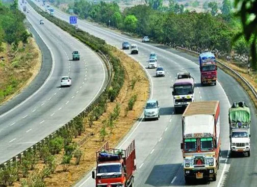हाईवे किनारे गाड़ी खड़ी करना पड़ेगा भारी! सुप्रीम कोर्ट सख्त, NHAI को कैमरा निगरानी और मॉनिटरिंग रूम पर दिया जोर