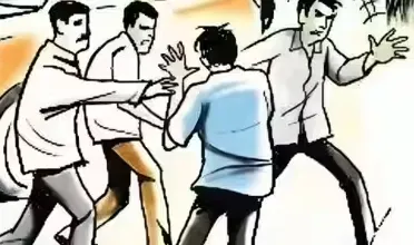 मुजफ्फरनगर में अंगूठी-चेन नहीं दी तो रितिक पर टूट पड़े चार युवक! कैंटीन के अंदर मारपीट, जान से मारने की धमकी