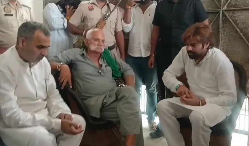 अंकित बालियान के घर पहुंचे संजीव बालियान व मासूम शर्मा, परिजनों से मिले; साथ काम करने वाले दिवंगत कलाकार को दी श्रद्धांजलि